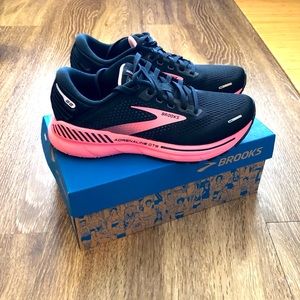 Brooks Adrenaline 22 size 7